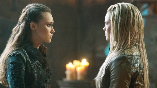 Illustration for article titled Coverage of Clarke and Lexa from The 100